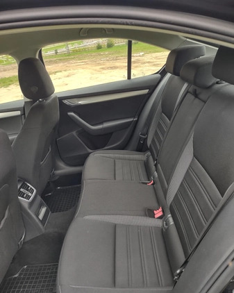 Skoda Octavia cena 48700 przebieg: 167342, rok produkcji 2018 z Olsztyn małe 277